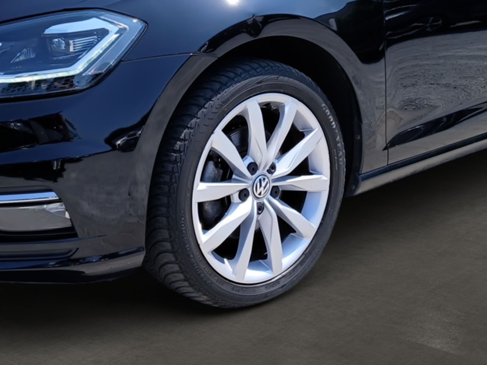 Volkswagen GOLF TSI 1.5 Highline DSG - Samsaru's Car Outlet