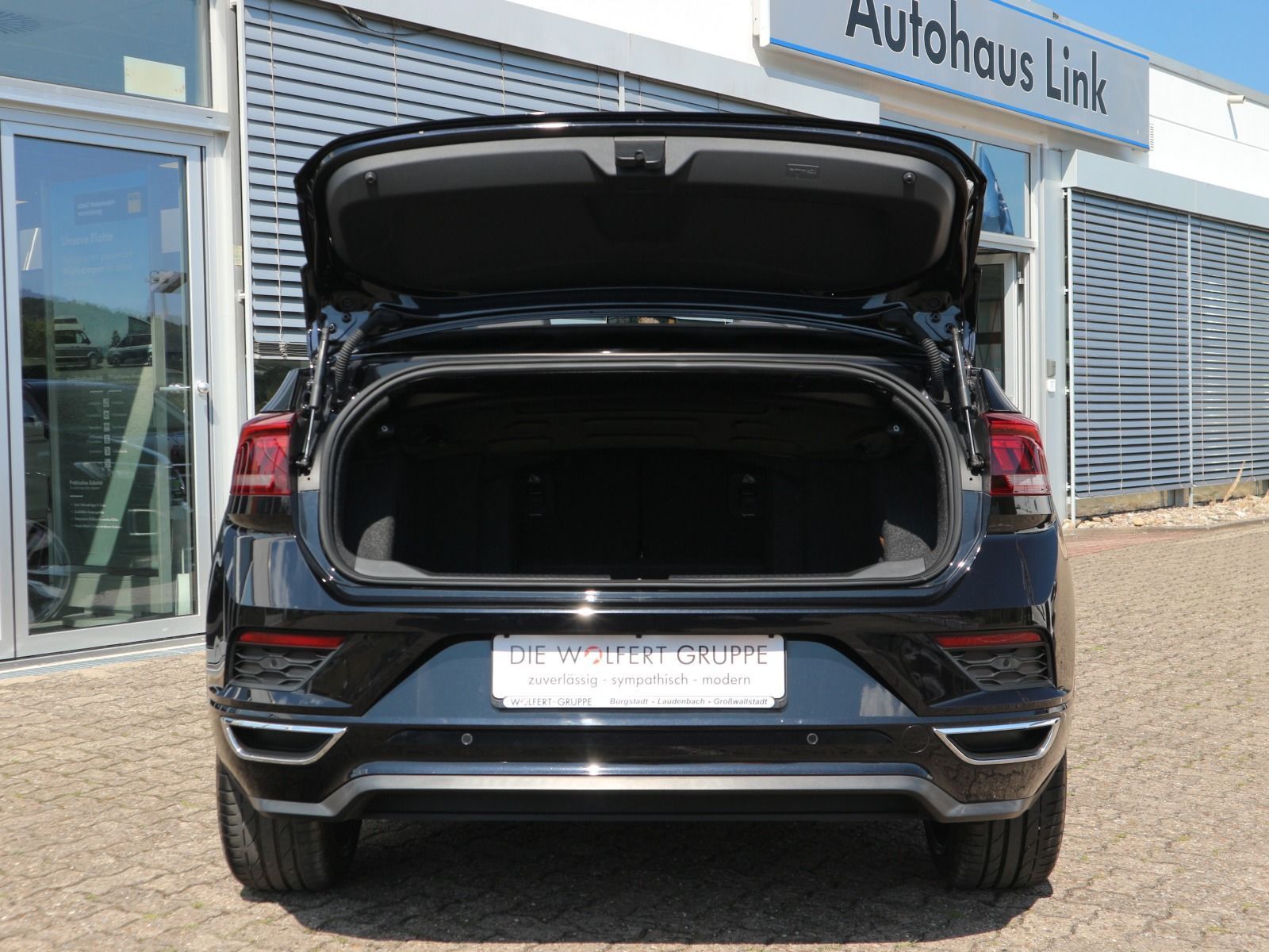 Volkswagen T-Roc R-Line 1.5 TSI DSG - Samsaru's Car Outlet