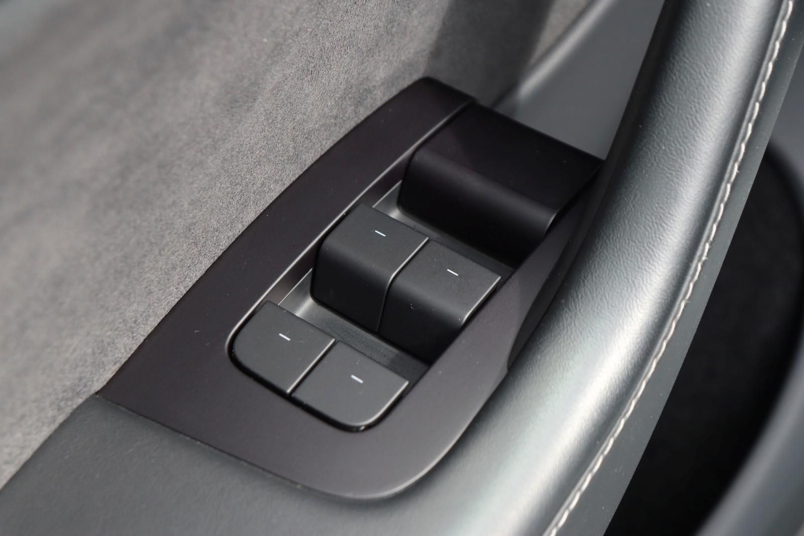 Tesla Model Y Long Range AWD +1.HAND+AHK+MWST+92,2%SOH