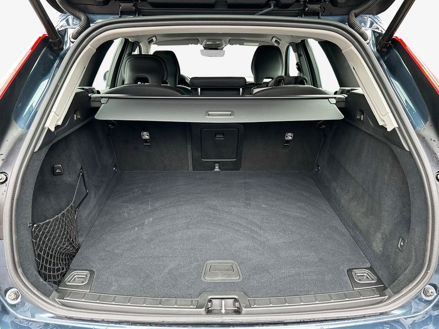 Volvo XC60 B5 B AWD Core - Samsaru's Car Outlet