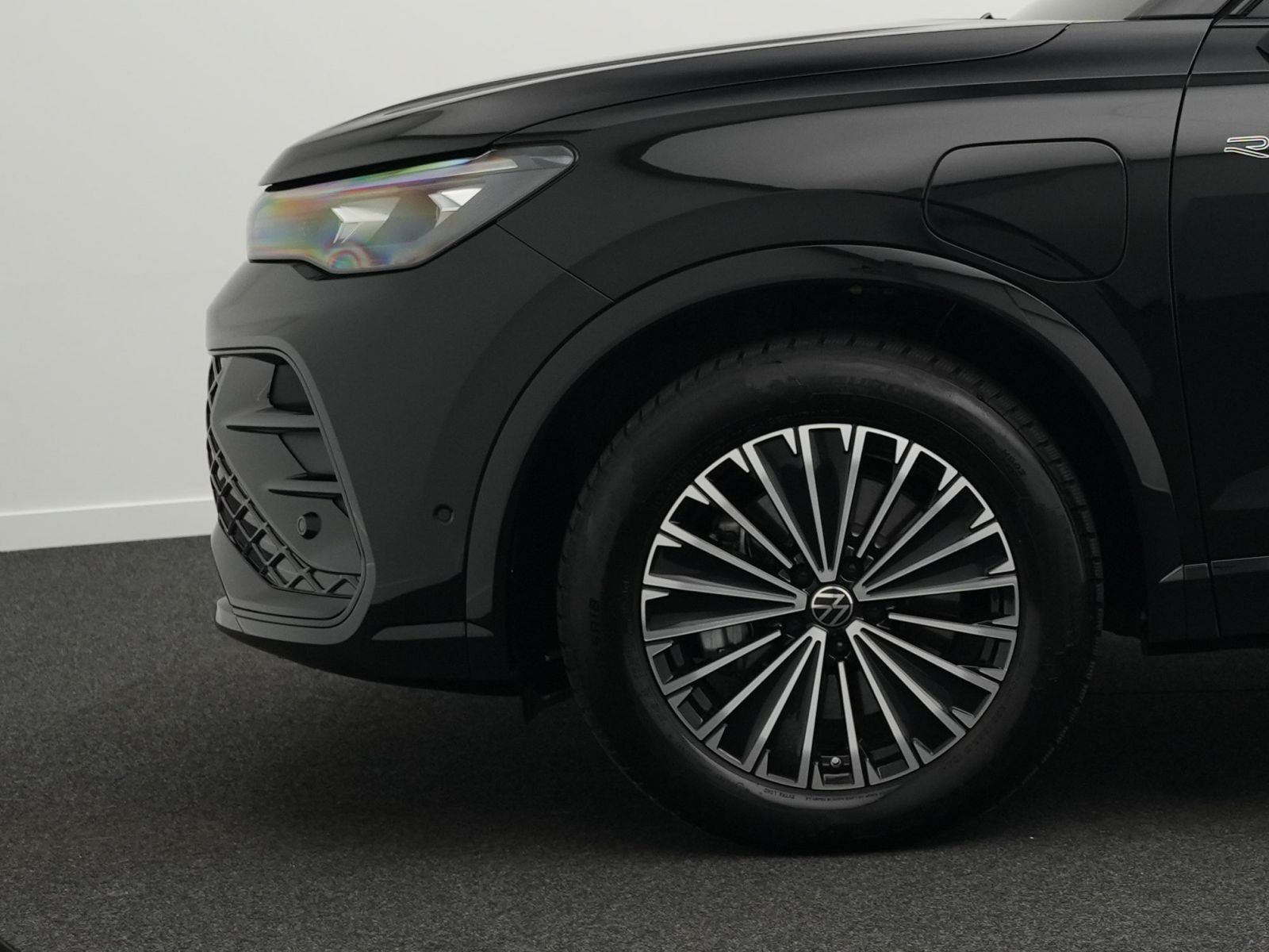 Volkswagen Tiguan R-Line 1.5TSI eHybrid IQ.LIGHT*HARMAN*20"
