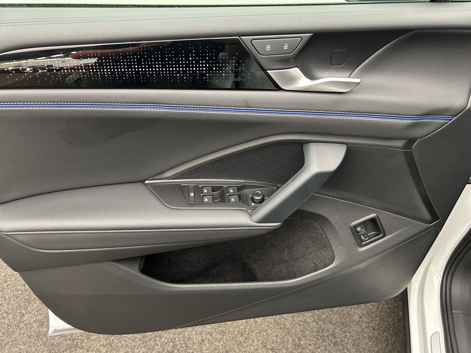 Volkswagen Tiguan R-Line 1.5 TSI eHybrid*NAVI*PANO*LEDER*BL