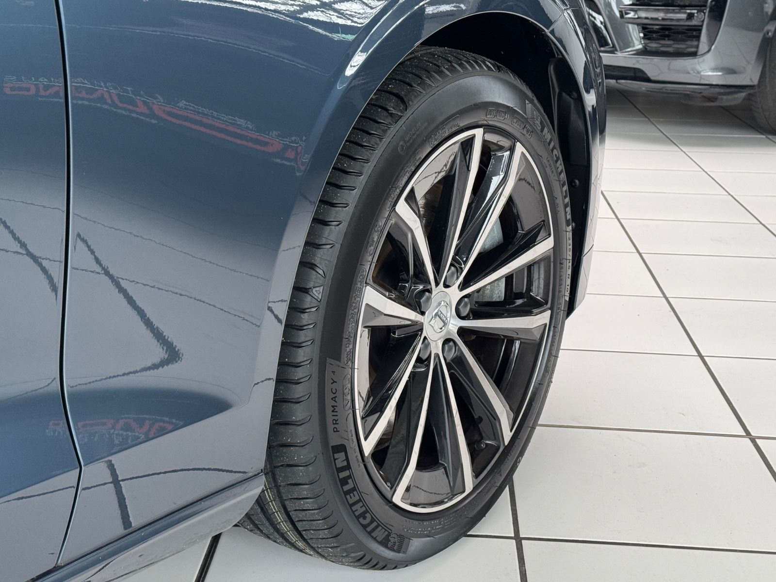 Volvo V60 Kombi Core Recharge Plug-In Hybrid AWD