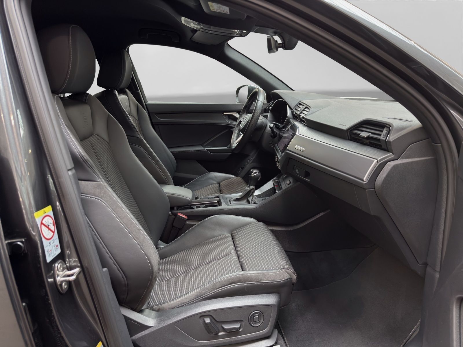 Audi Q3 40 TFSI Q 2x S LINE - Samsaru's Car Outlet