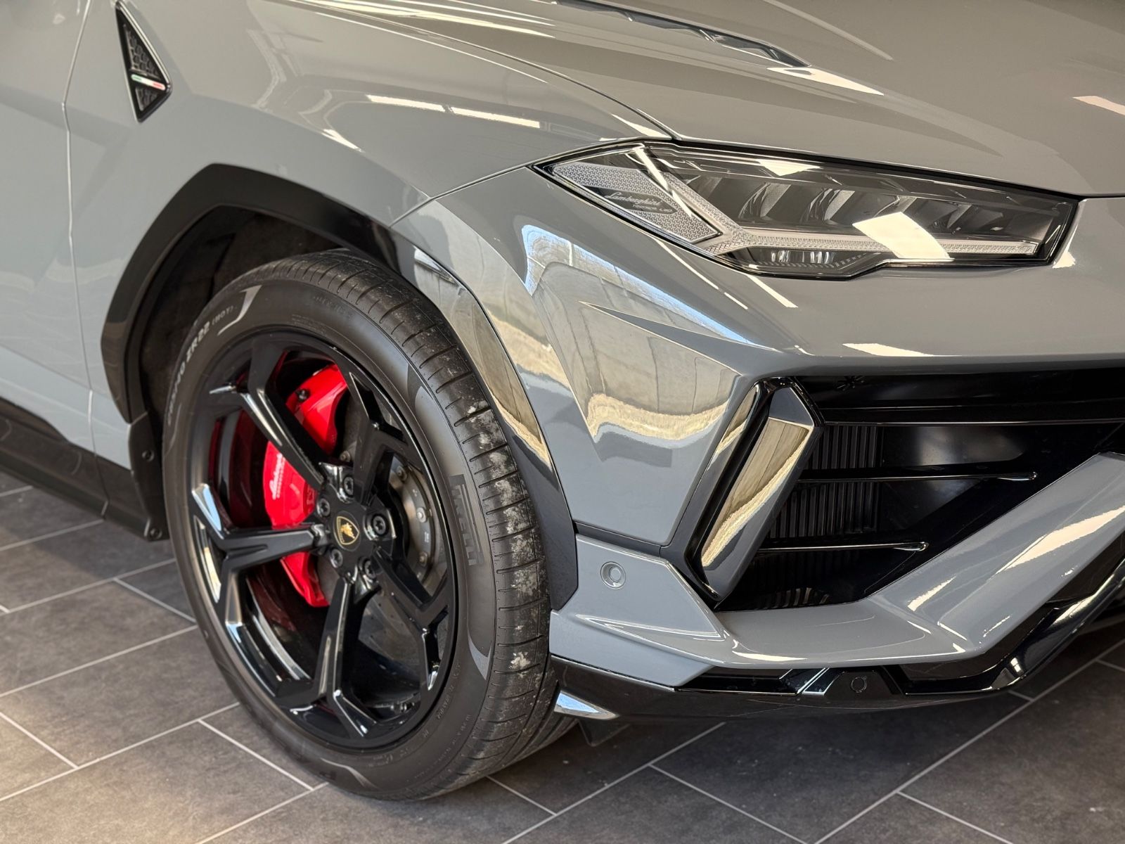 Lamborghini Urus S - Samsaru's Car Outlet