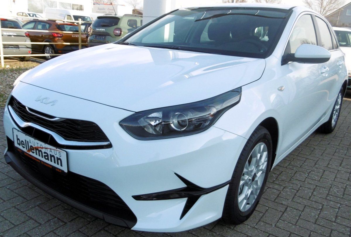 Kia Ceed 1.6 CRDi DCT Vision - Samsaru's Car Outlet
