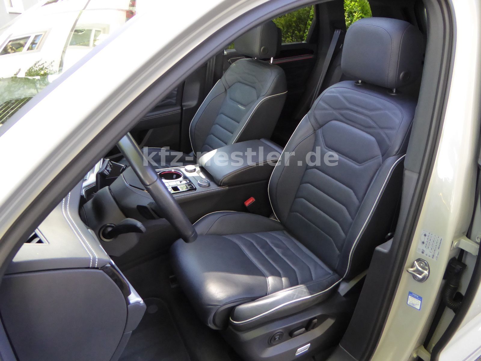 Volkswagen Touareg 3.0 TDI R-Line/Pano/Puglia/AHK/HUD/Wank