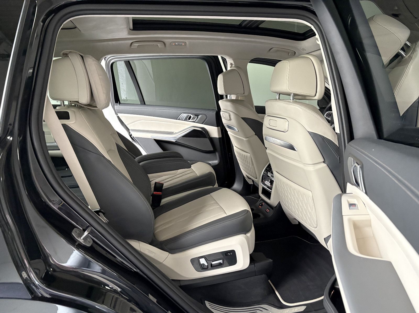 BMW X7 xDrive 40 i M Sport 23"Alu Pano Head-Up Voll