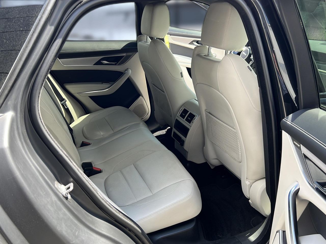 Jaguar F-Pace P250 AWD R-Dynamic SE