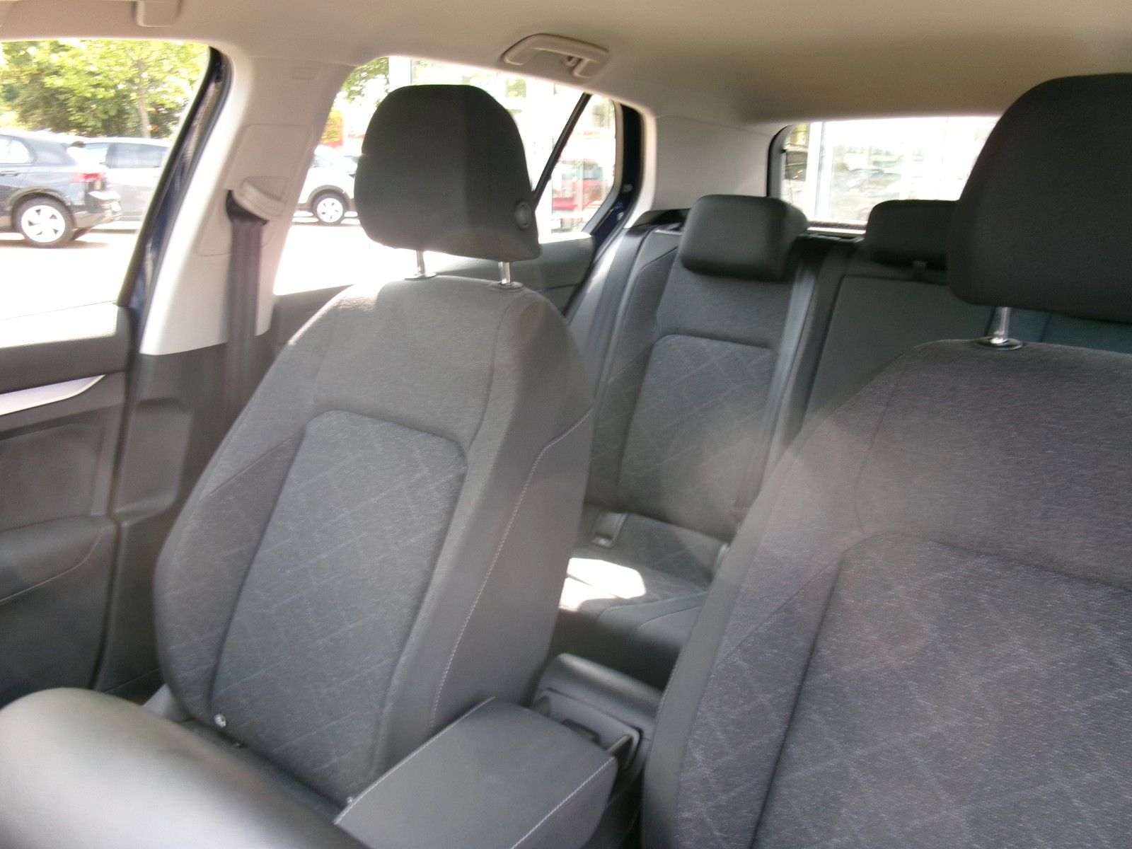 Volkswagen Golf VIII 1.0 TSI Life - Samsaru's Car Outlet