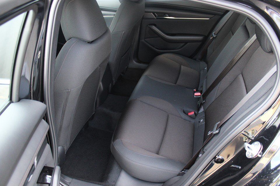 Mazda 3 Exclusive-Line X-186 AT DASO DESI NAVI ACAA SH