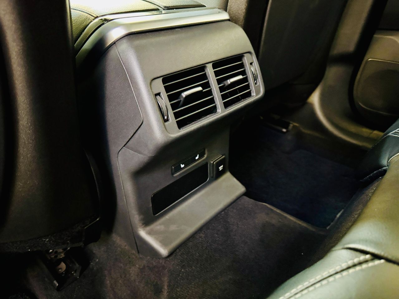 Range Rover Velar 2.0D - Samsaru's Car Outlet