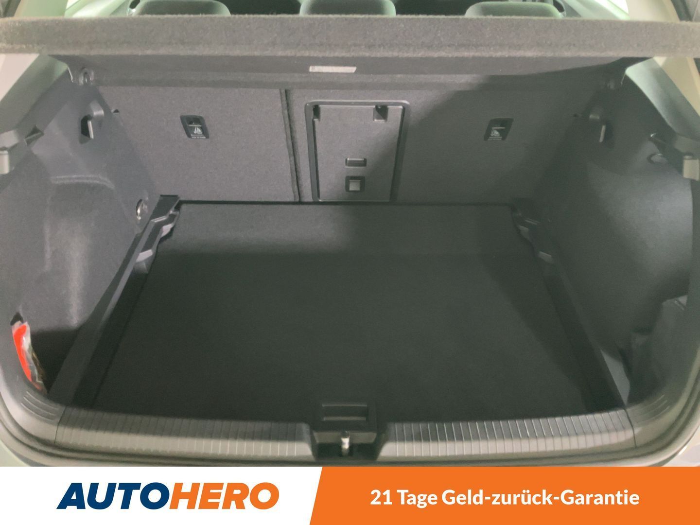 Volkswagen Golf VIII 1.5 TSI ACT Life - Samsaru's Car Outlet