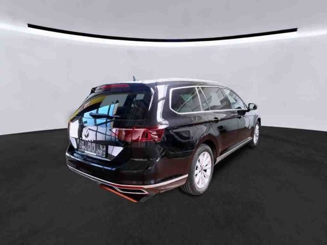 Volkswagen Passat Variant 2.0 TDI Elegance - Samsaru's Car Outlet