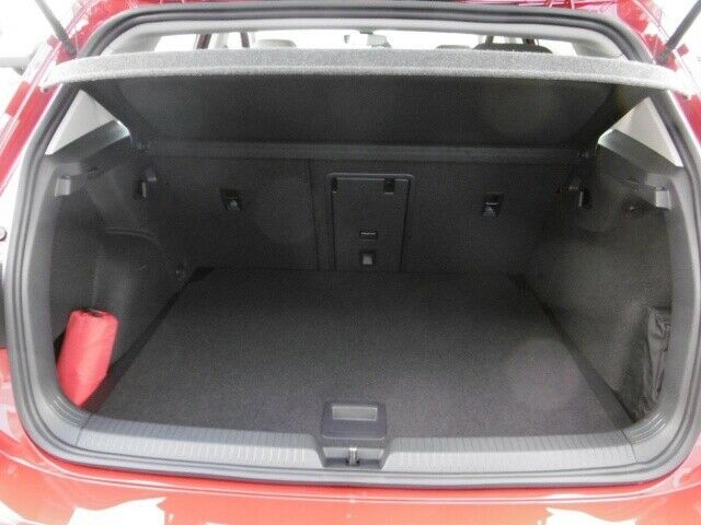 Volkswagen Golf VIII Life 1.0 eTSI - Samsaru's Car Outlet