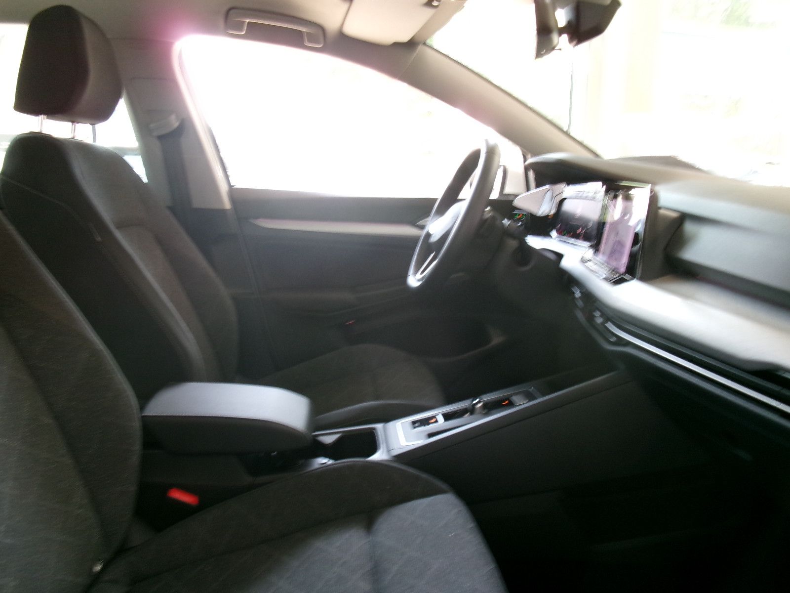 Volkswagen Golf VIII Variant eTSI Life - Samsaru's Car Outlet