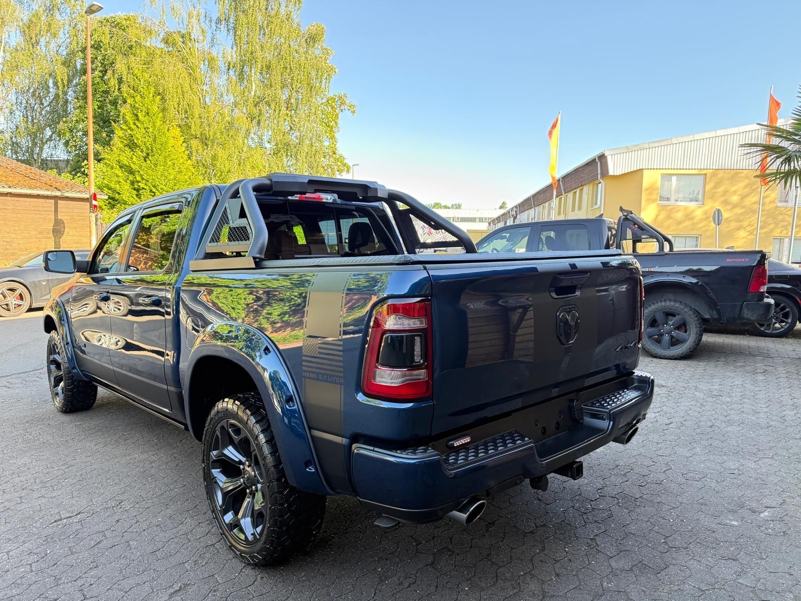 Dodge V8*4X4*PANO*12"RADIO*El.-TRITT*AHK*NAVI*GARANTIE