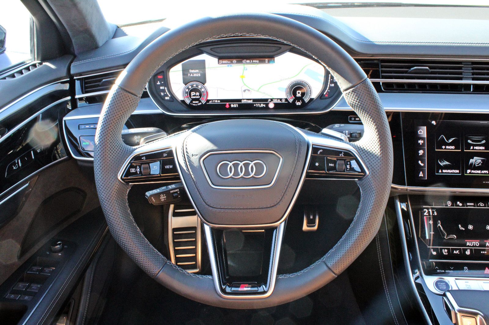 Audi A8 Lang 55TFSI PANO AHK FONDPAKET DIGITAL LED" → "Audi A8 Lang 55TFSI - Samsaru's Car Outlet