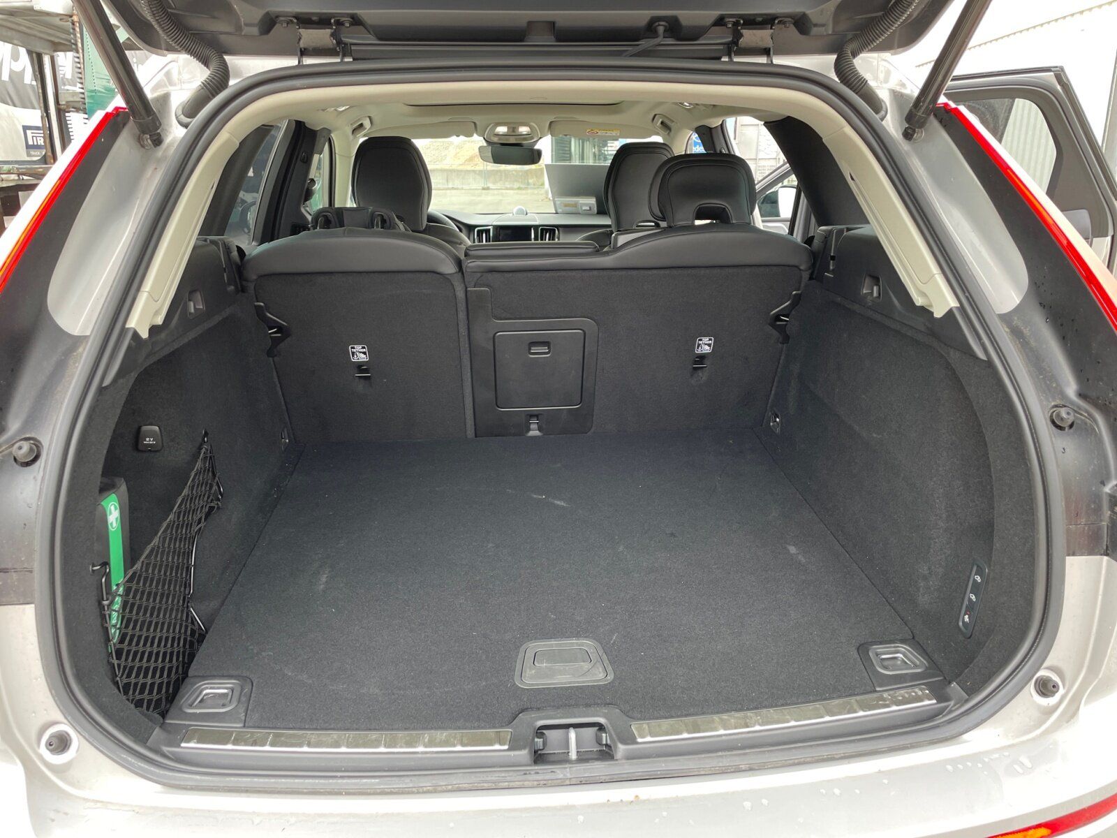 Volvo XC60 B5 Benzin AWD Ultimate Dark SHD+AHK+ALA