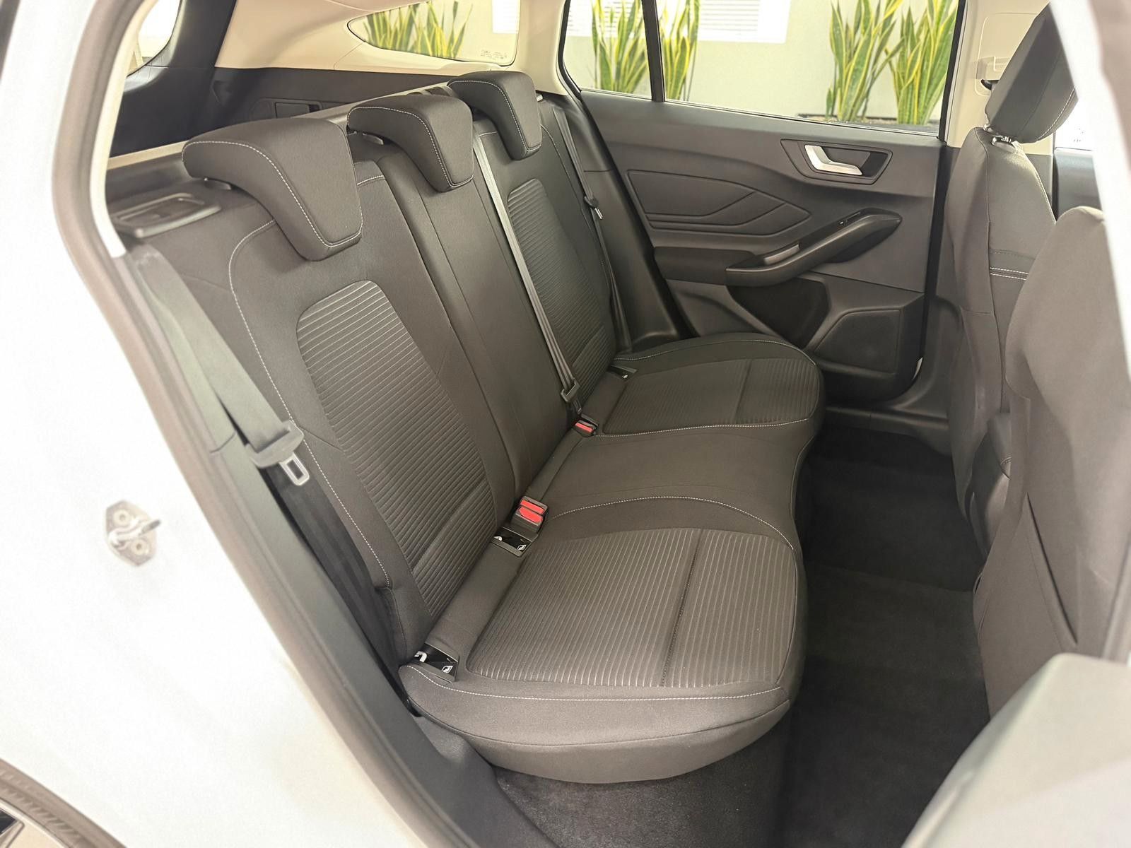 Ford Focus Turnier Titanium Aut. 1.Hand|AHK|Kamera