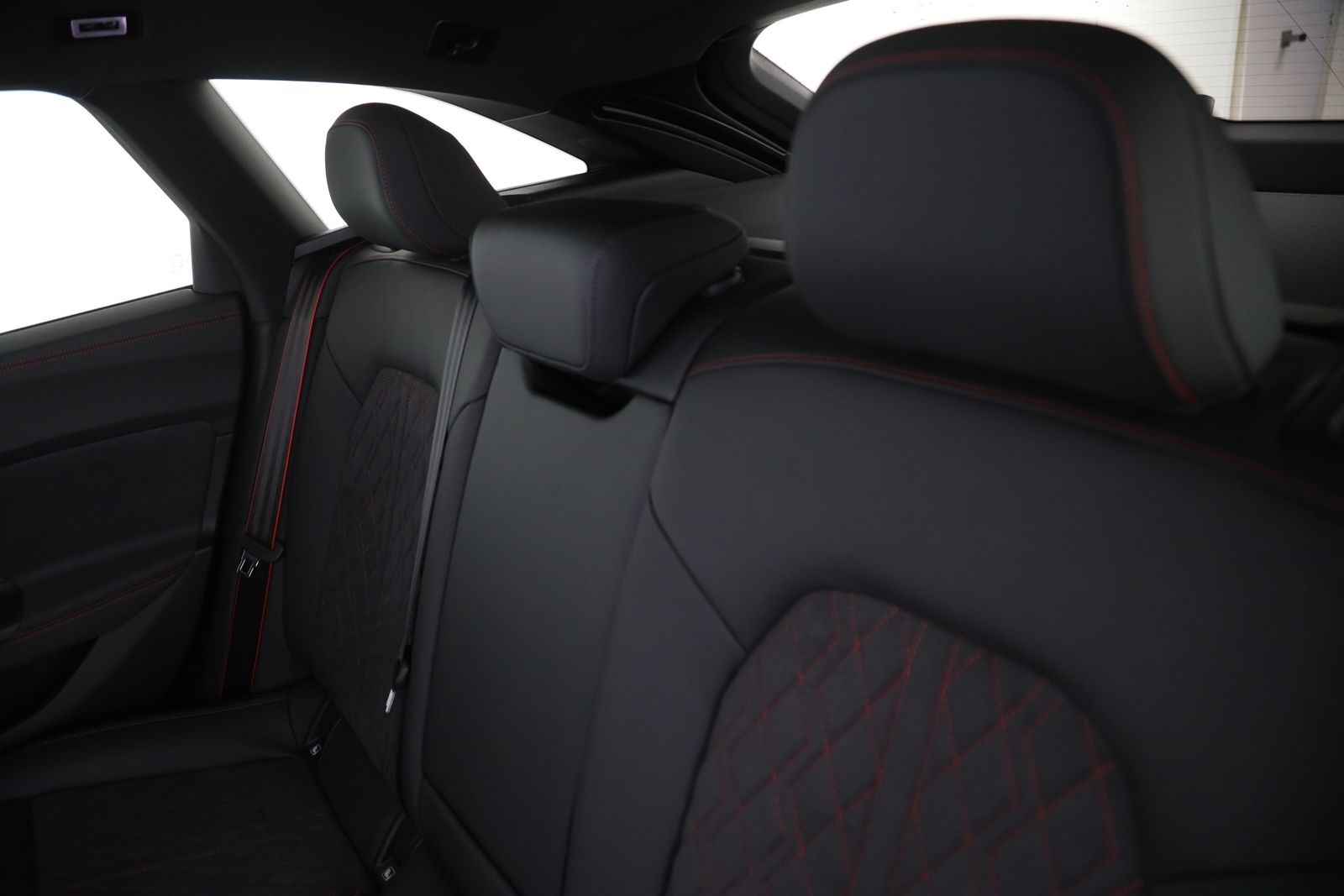 Audi A5 Avant e hybrid quattro S tronic S line | AHK