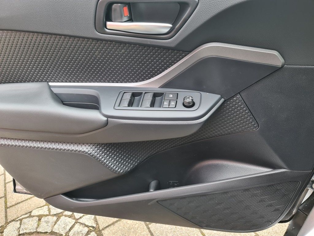 Toyota C-HR Hybrid - Samsaru's Car Outlet
