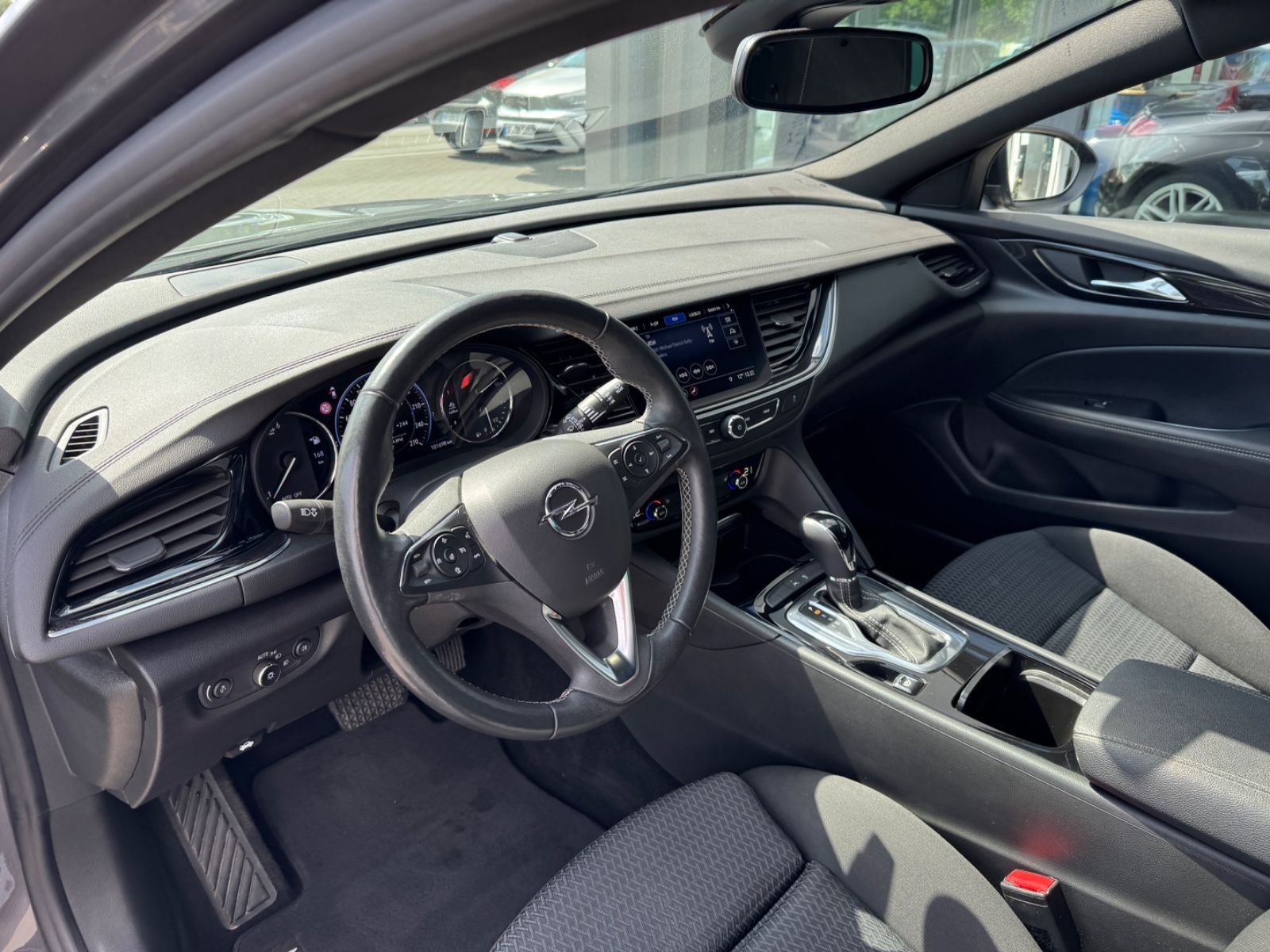 Opel Insignia B Sports Tourer Business - Samsaru's Car Outlet