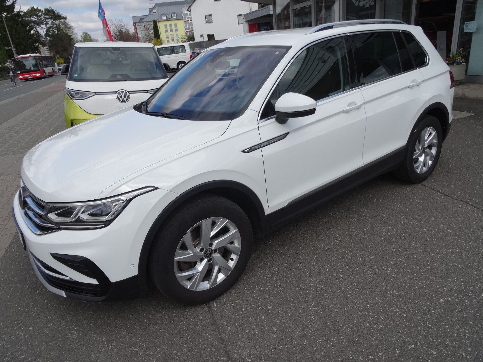Volkswagen Tiguan 2.0 TDI SCR DSG 4MOTION Elegance - Samsaru's Car Outlet