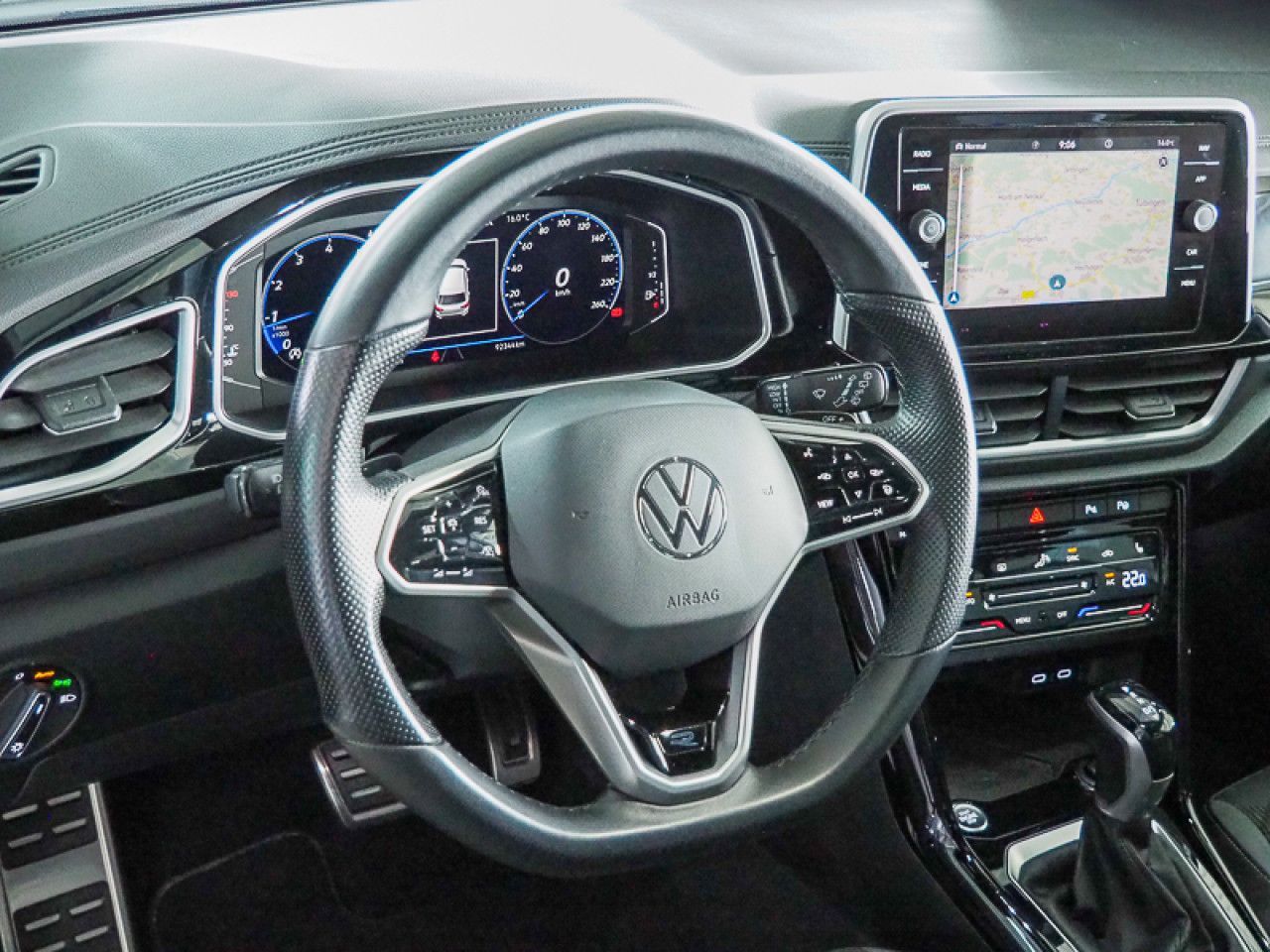 Volkswagen T-Roc 1.5 TSI DSG R-Line - Samsaru's Car Outlet