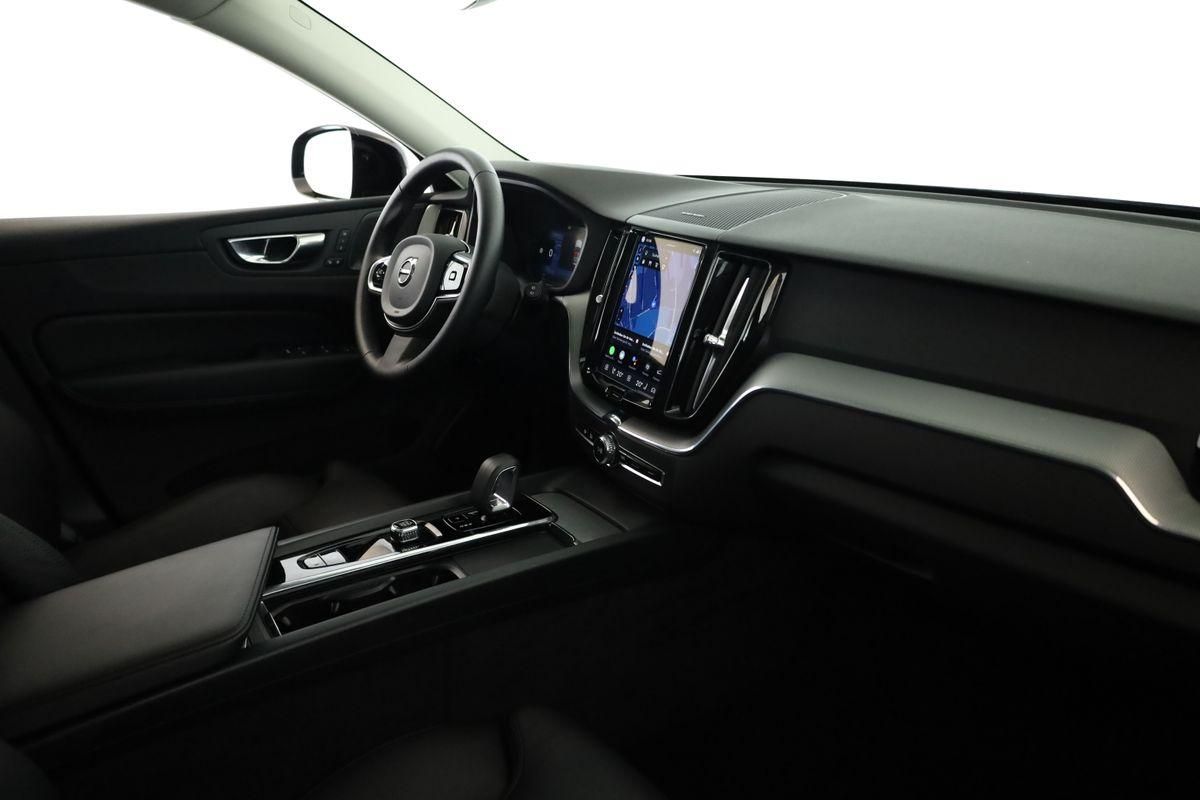 Volvo XC60 B4 AWD Plus Dark LED Pano ACC Kam 21" AHK