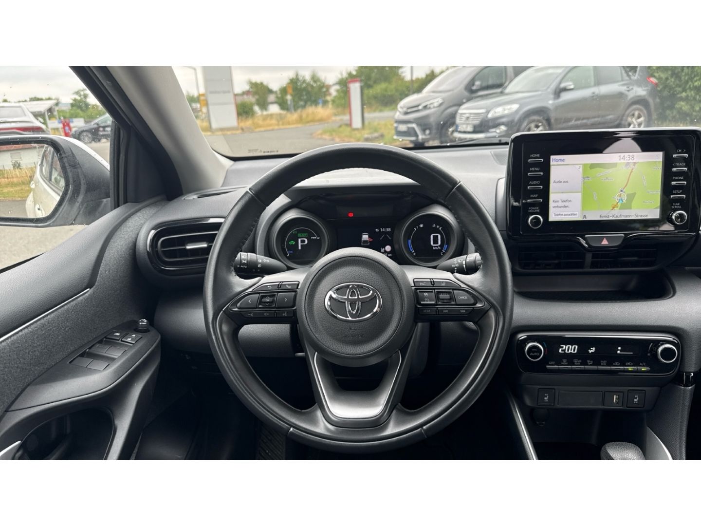 Toyota Yaris Hybrid Dual-VVT-iE - Samsaru's Car Outlet
