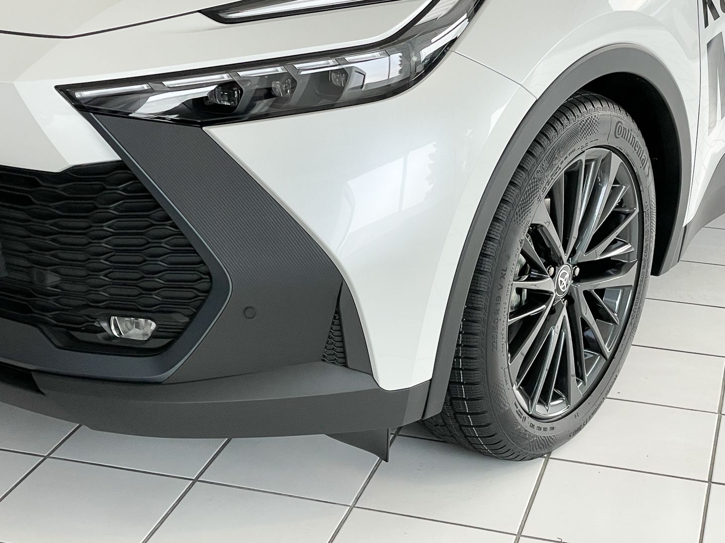 Toyota C-HR Hybrid - Samsaru's Car Outlet