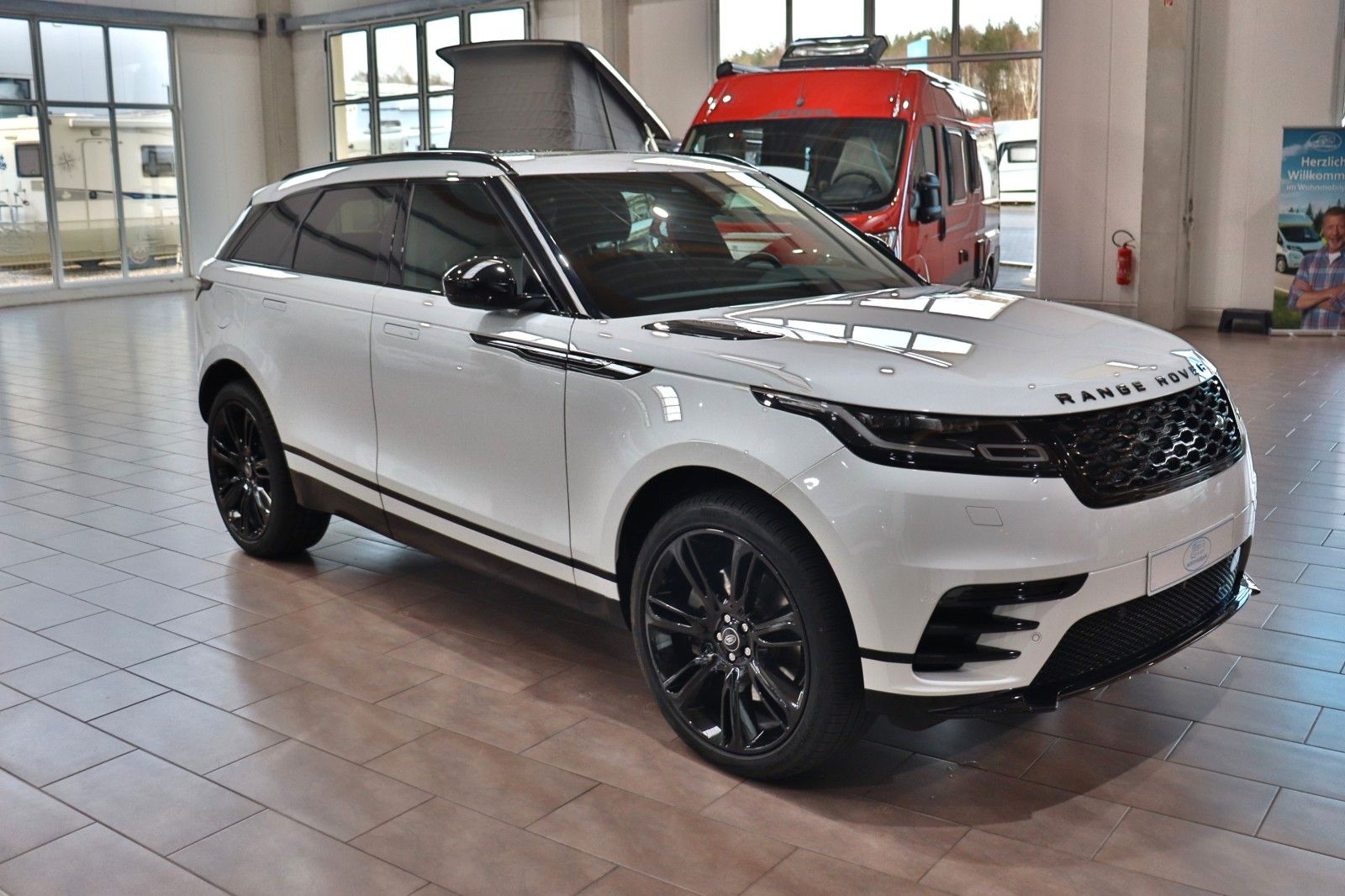 Range Rover Velar 300 R-Dynamic SE - Samsaru's Car Outlet
