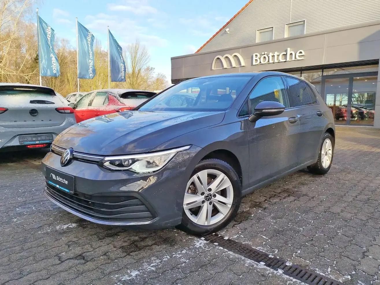Volkswagen Golf Life 1.5 TSI - Samsaru's Car Outlet
