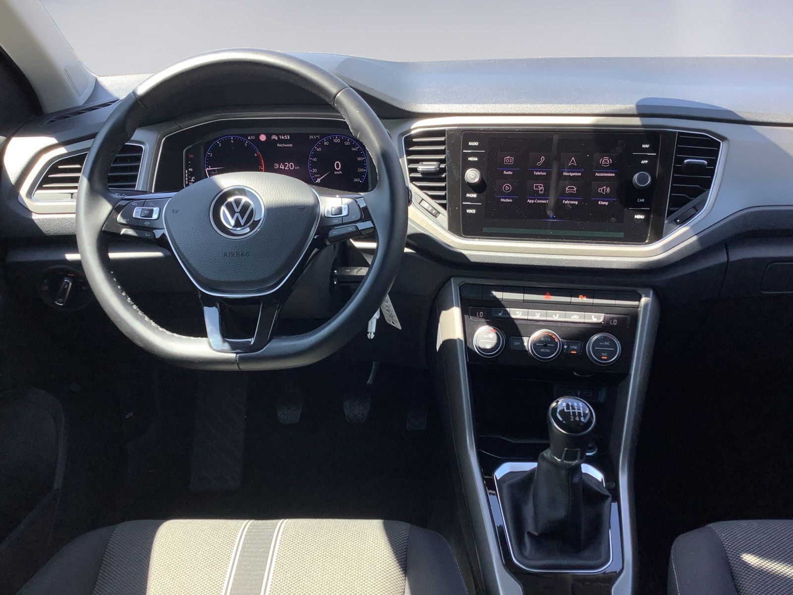Volkswagen T-Roc 1.0TSI STYLE - Samsaru's Car Outlet