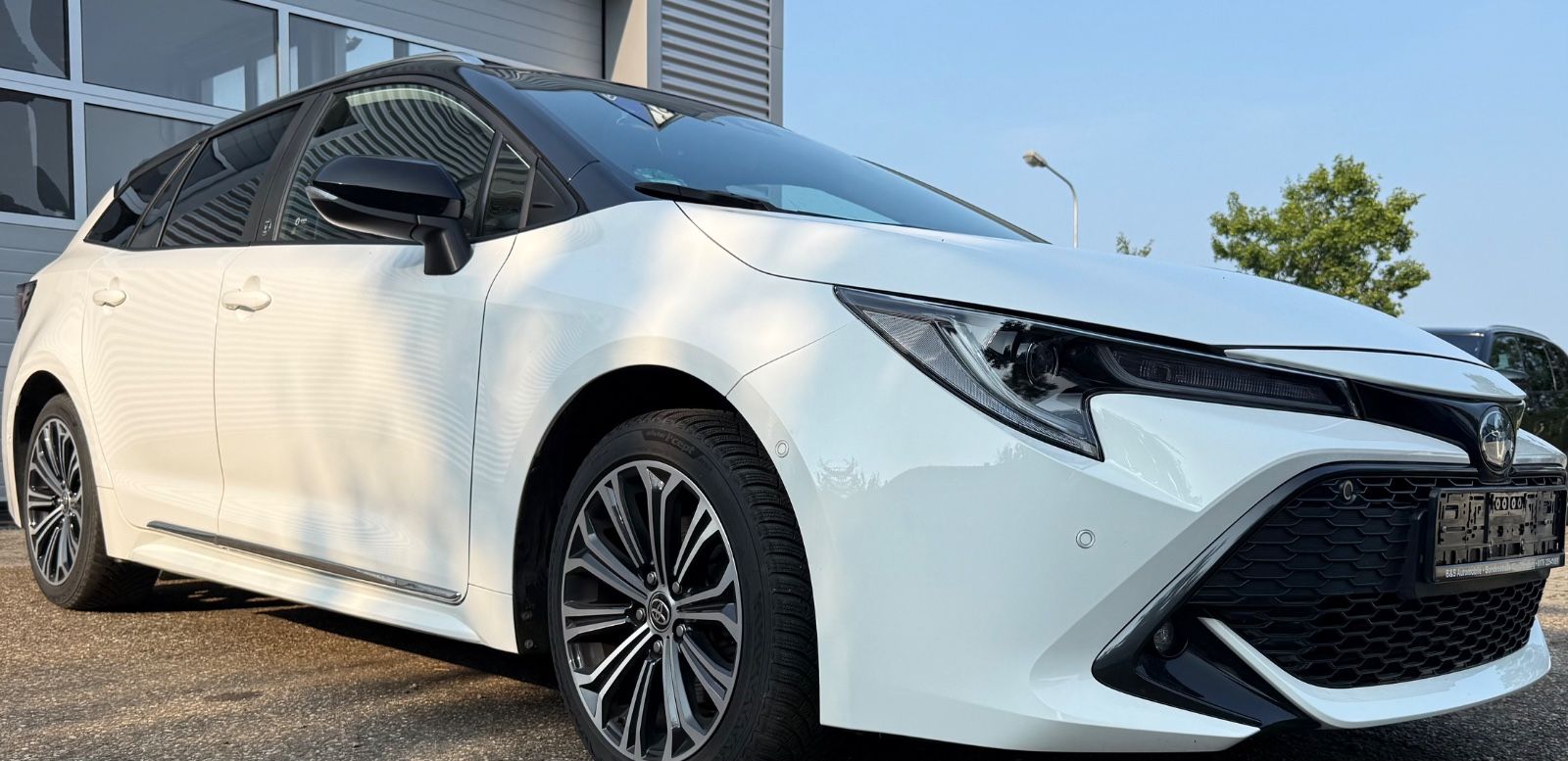 Toyota Corolla Touring Sports Hybrid Team D - Samsaru's Car Outlet