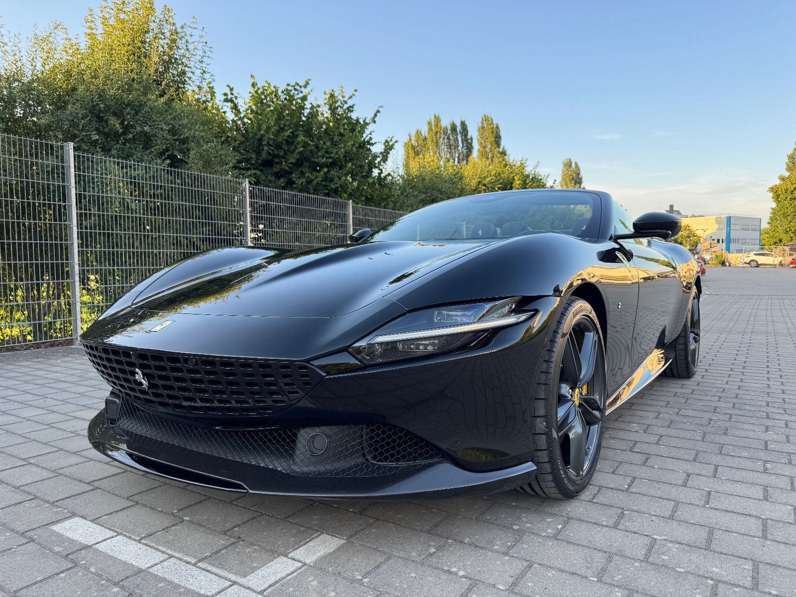 Ferrari Roma Spider - Samsaru's Car Outlet
