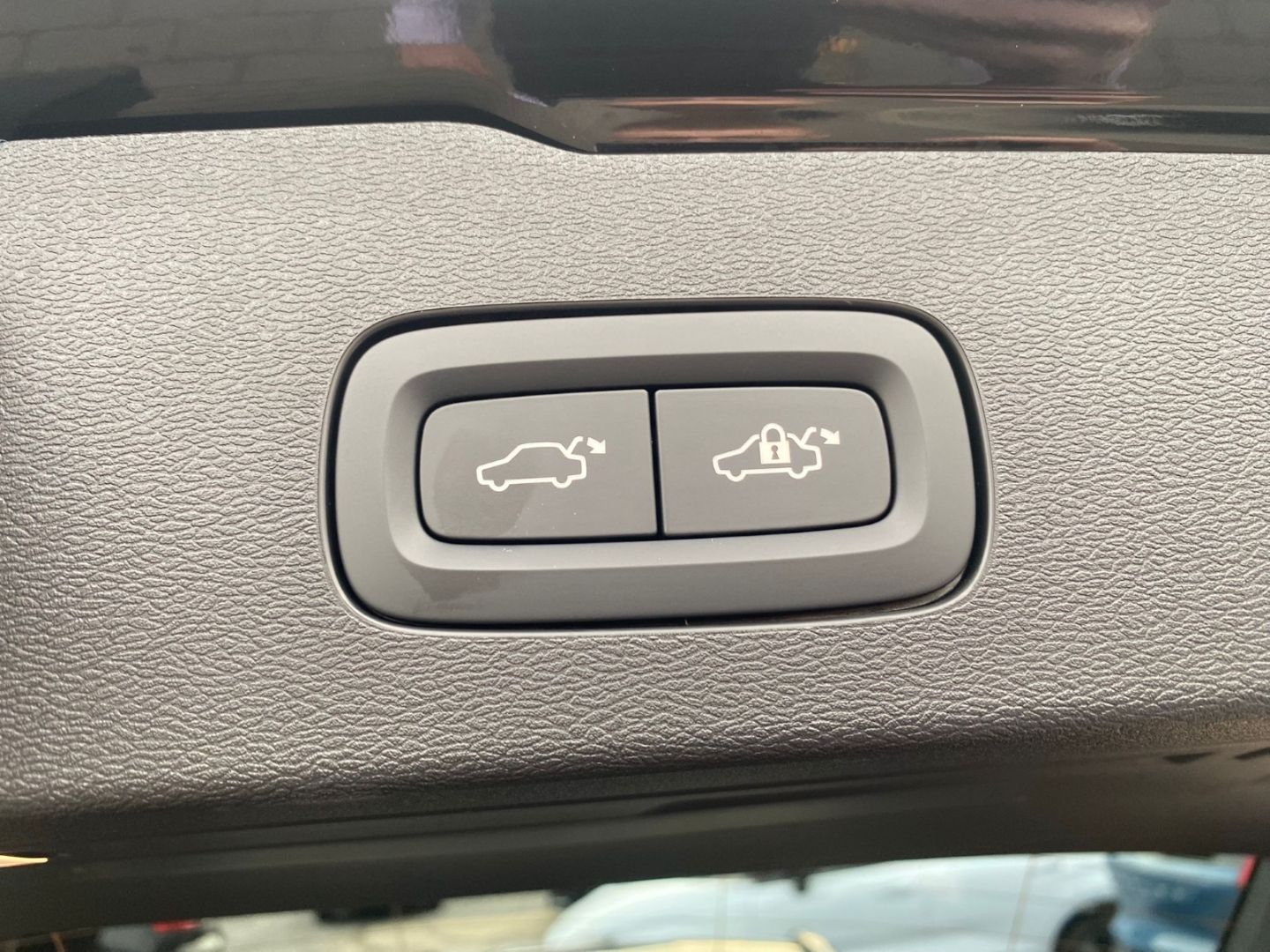 Volvo V60 T6 Plus Dark Plug-In Hybrid AWD AHK 360 Harm