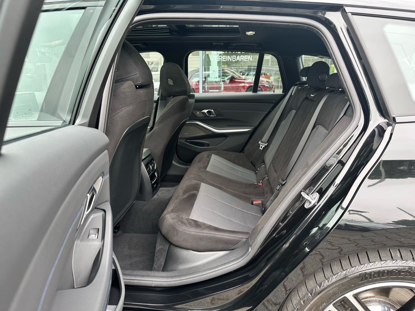 BMW 330e Touring M Sport //Pano H&K Stop&Go AHK