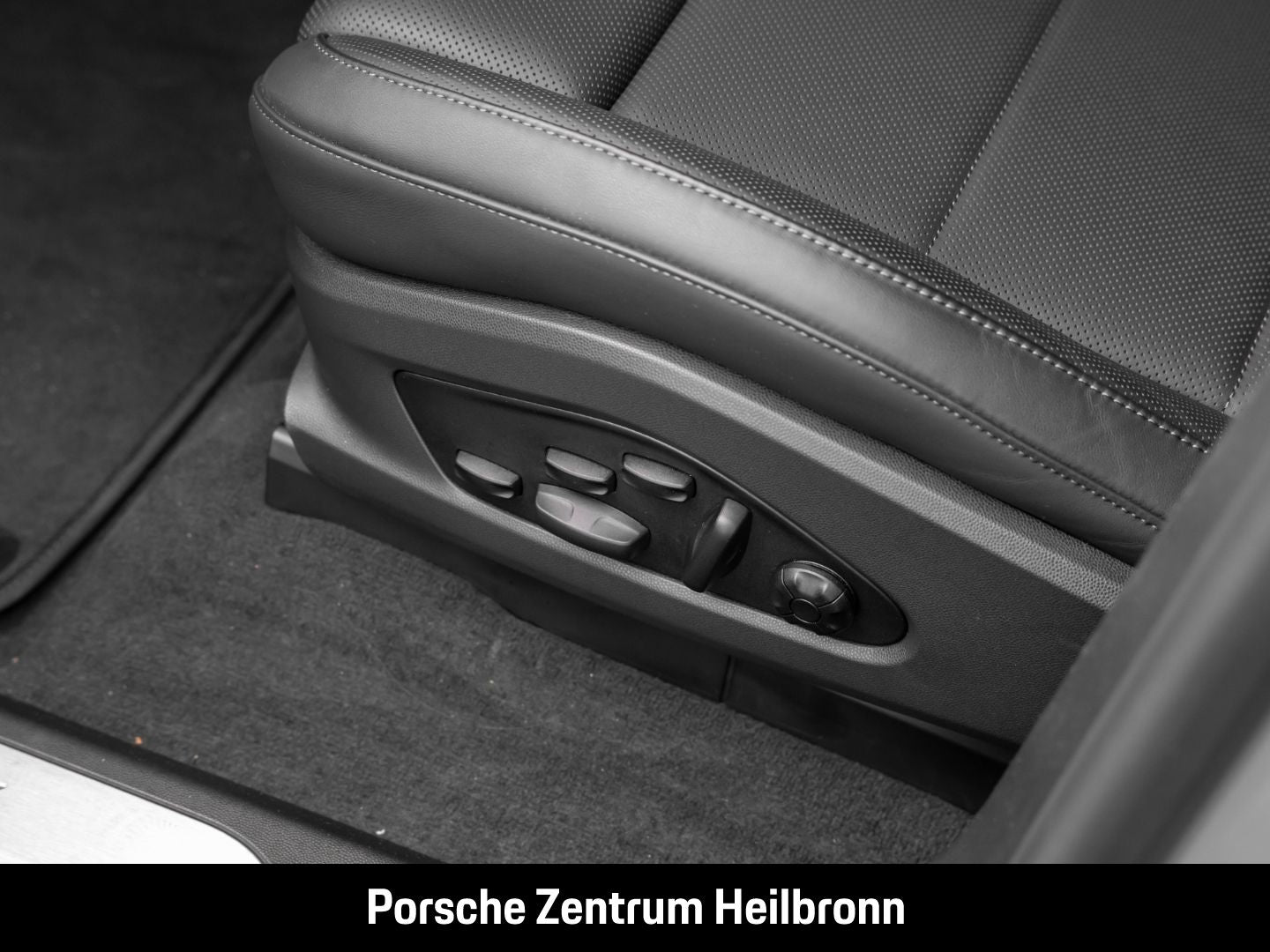 Porsche Macan 4 Surround-View LED-Matrix Luftfederung