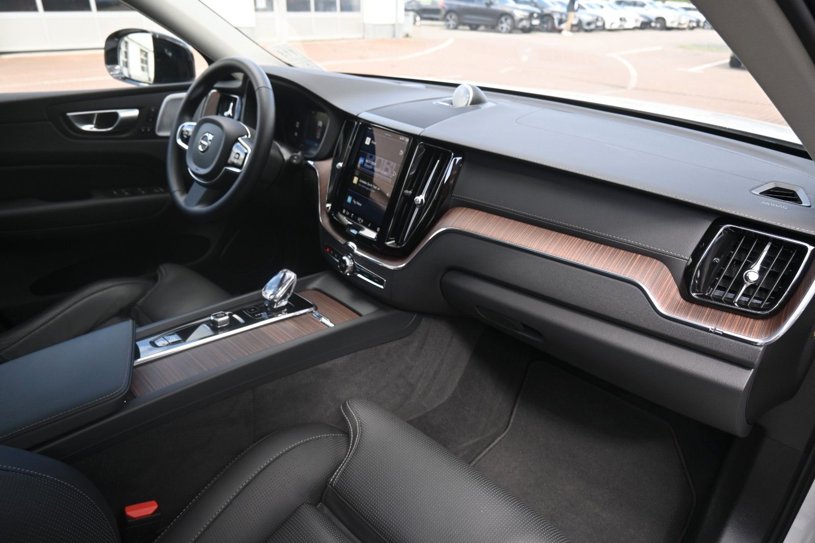 Volvo XC60 B4D AWD Ultimate Dark*LUFT*HUD*B&W*AHK*360°