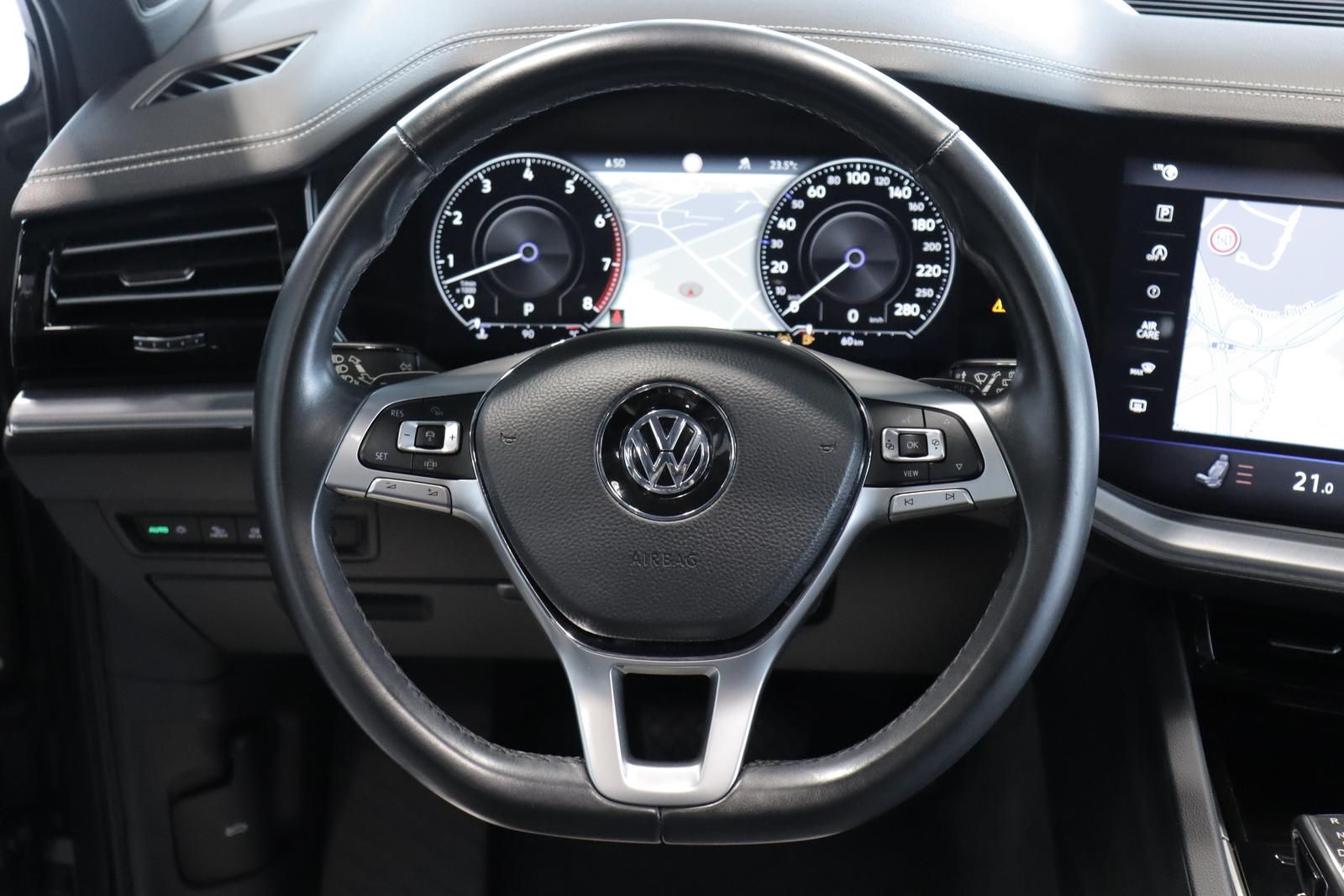 Volkswagen Touareg 3.0 V6 TSI Elegance 4Mot. R-LINE - Samsaru's Car Outlet