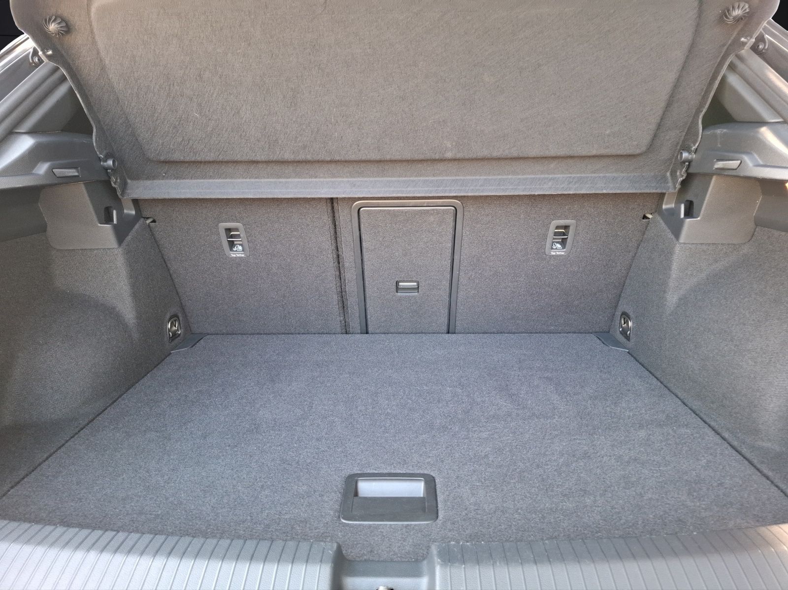 Volkswagen T-Roc TSI R-Line DSG 4M - Samsaru's Car Outlet