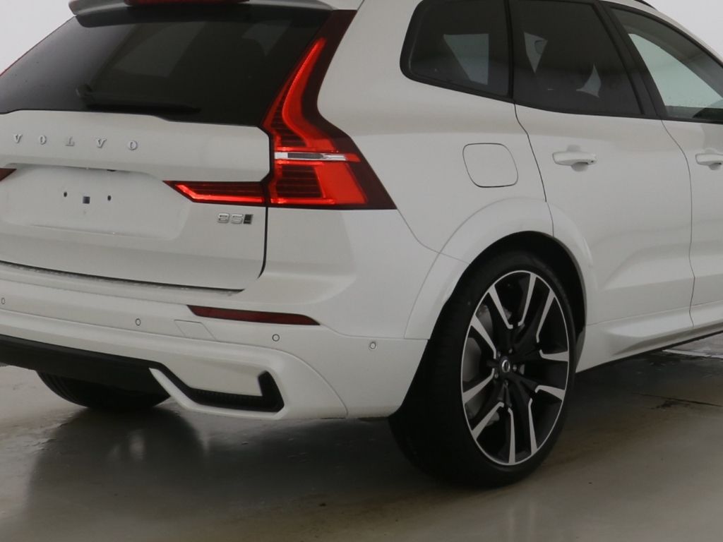 Volvo XC60 Ultra Dark AWD B5 Benzin EU6d HUD AD AHK Di