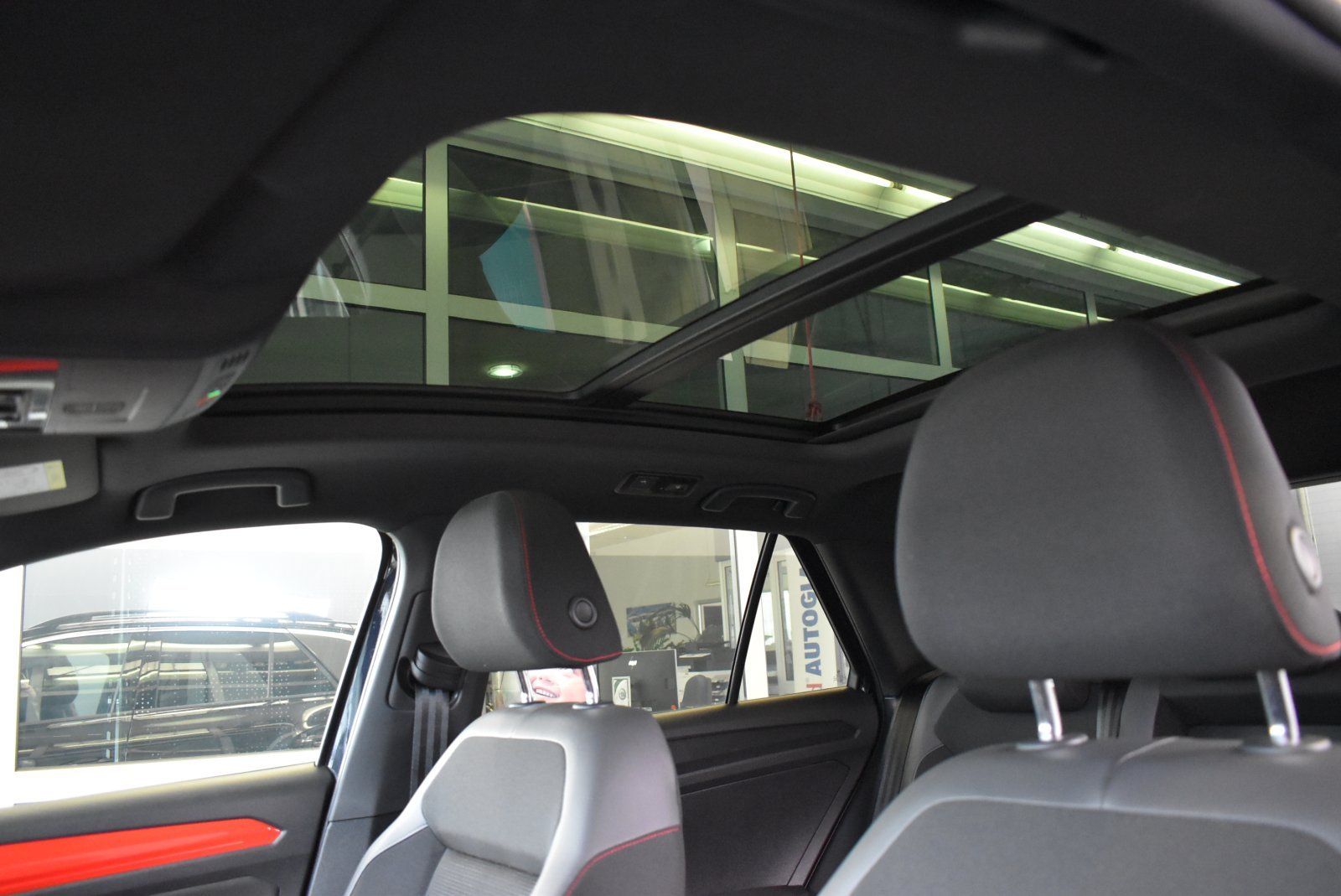 Volkswagen T-Roc 2.0 TSI Sport 4Motion - Samsaru's Car Outlet