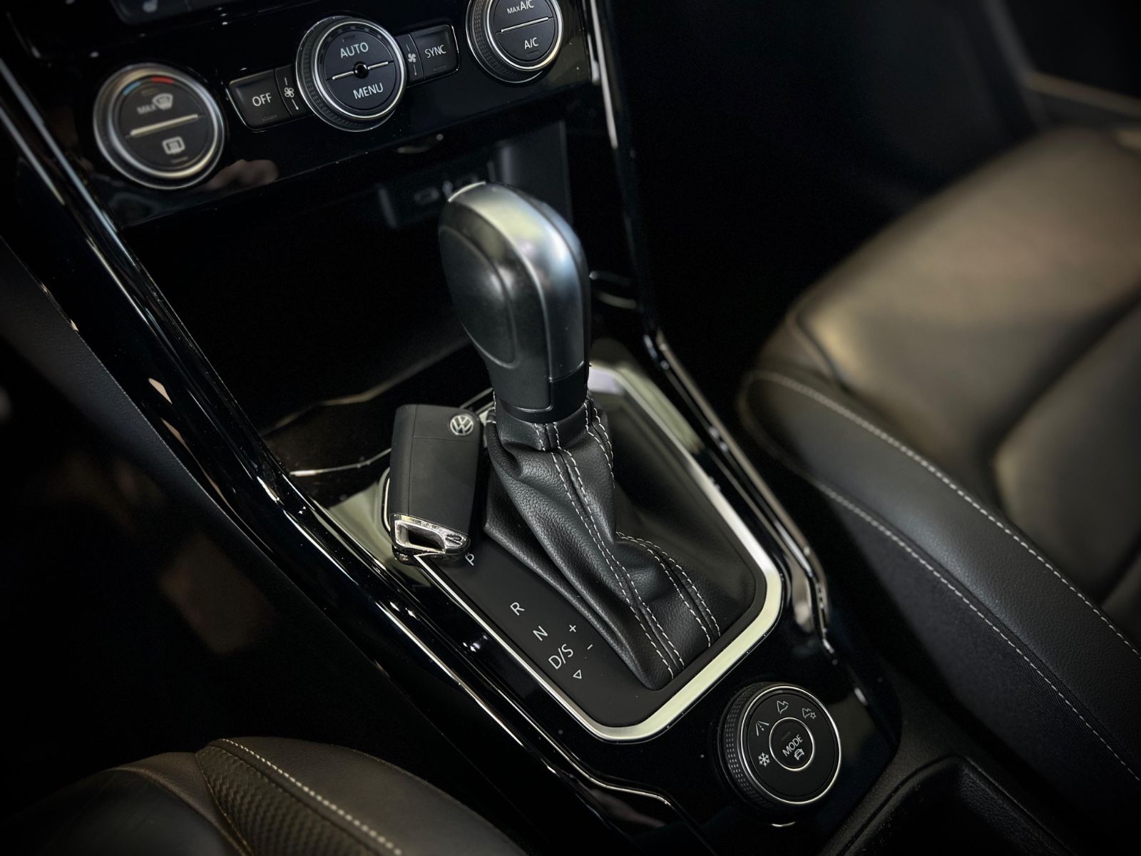 Volkswagen T-Roc R 4Motion - Samsaru's Car Outlet