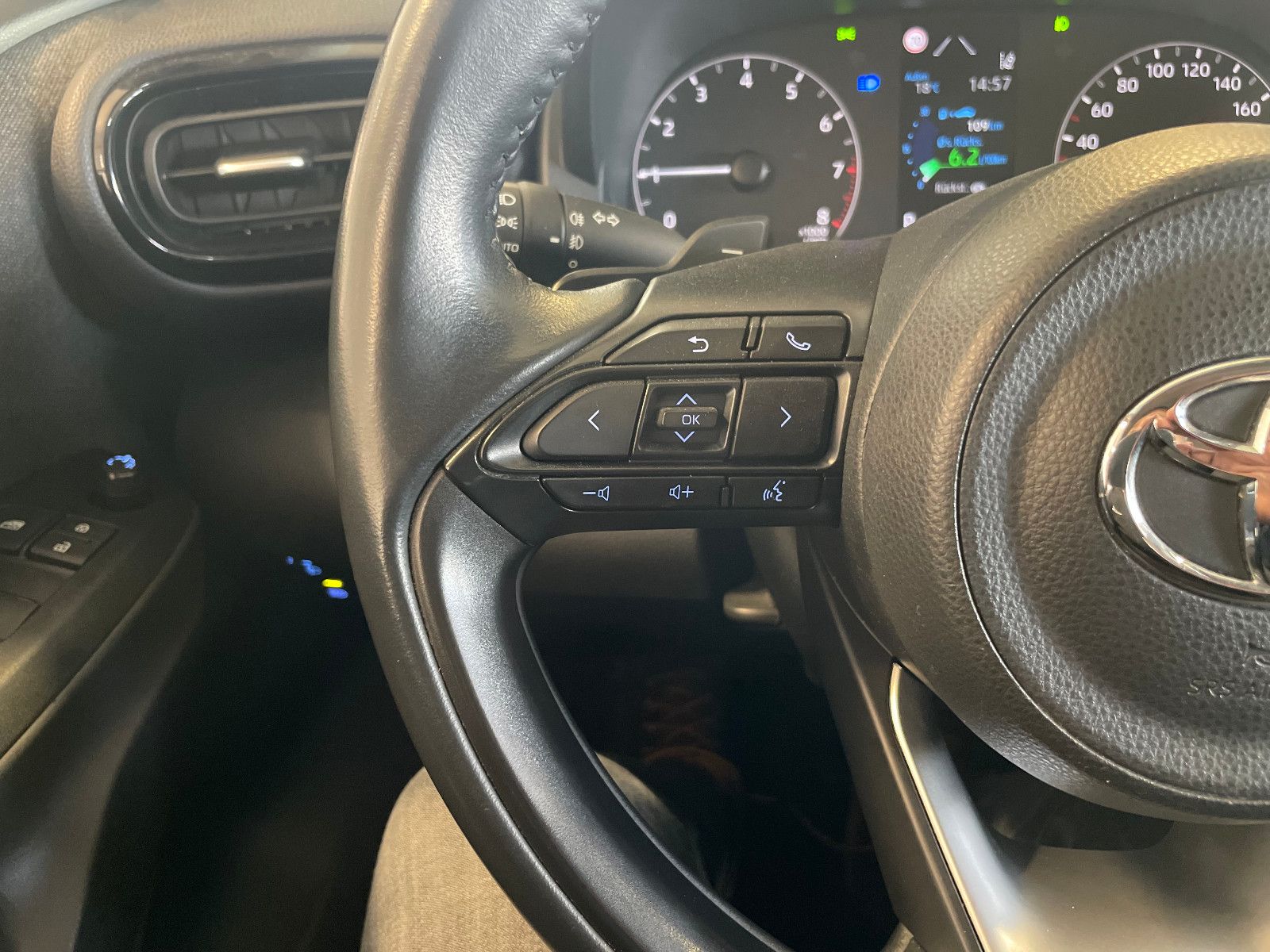 Toyota Yaris Comfort - Samsaru's Car Outlet