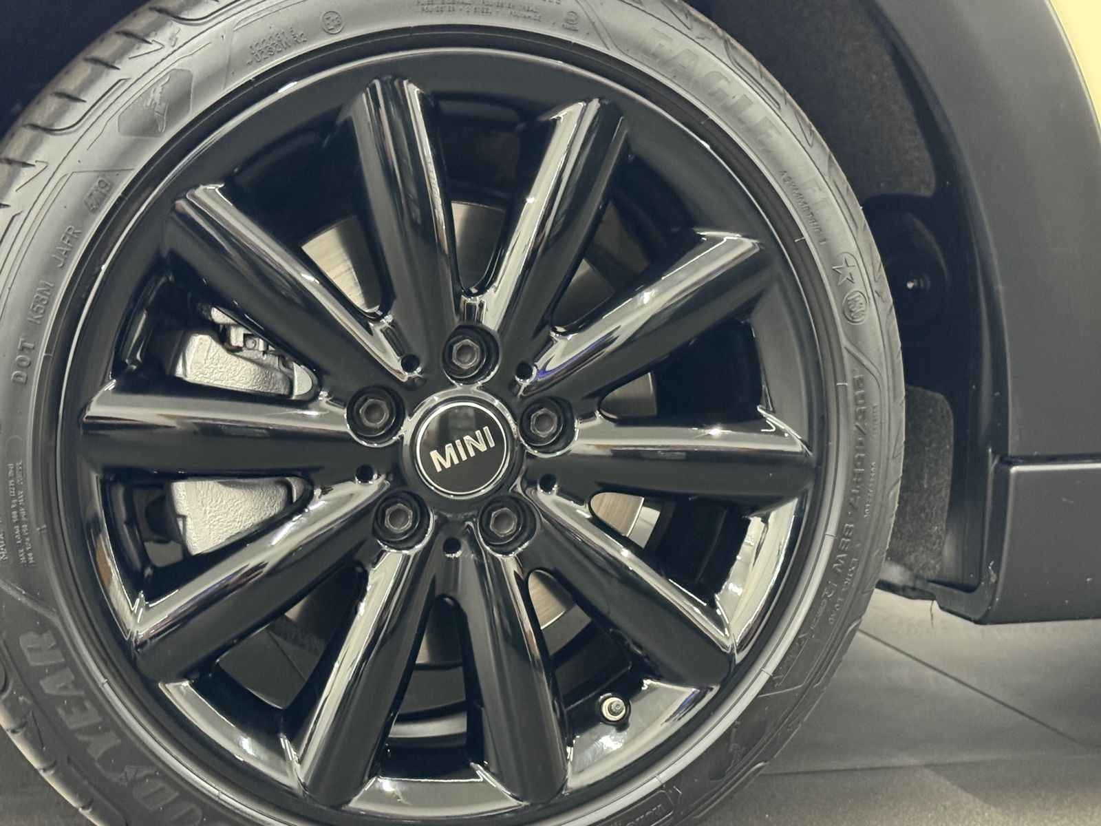 MINI Cooper S Aut. - Samsaru's Car Outlet