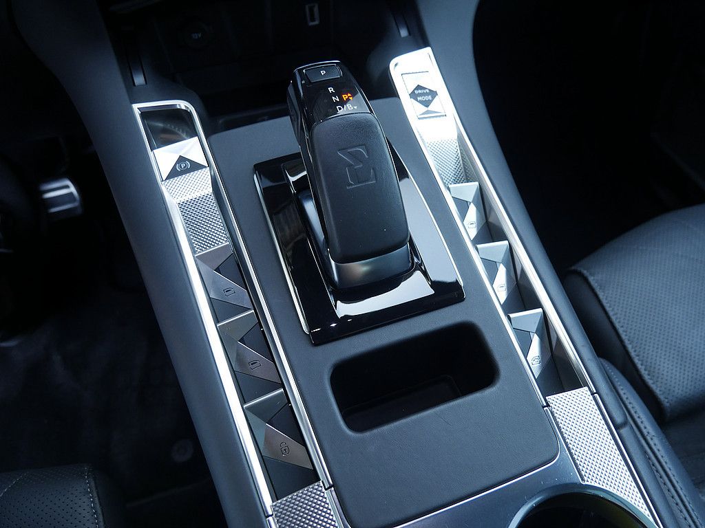 DS Automobiles DS 7 Crossback E-Tense La Premiere 4x4 LED PANO