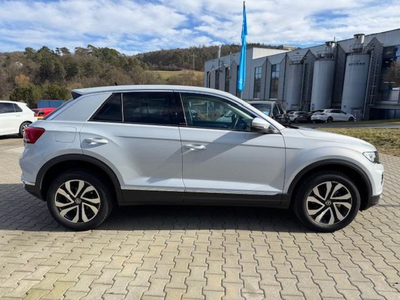 Volkswagen T-Roc Active 1.0 l TSI - Samsaru's Car Outlet